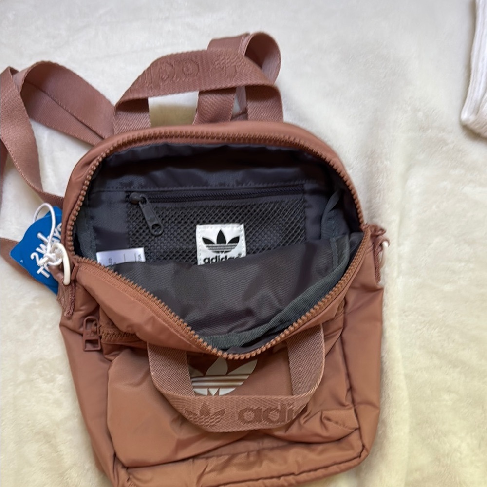GREAT GIFT IDEA! Adidas Crossbody Bag - Picture 3 of 3